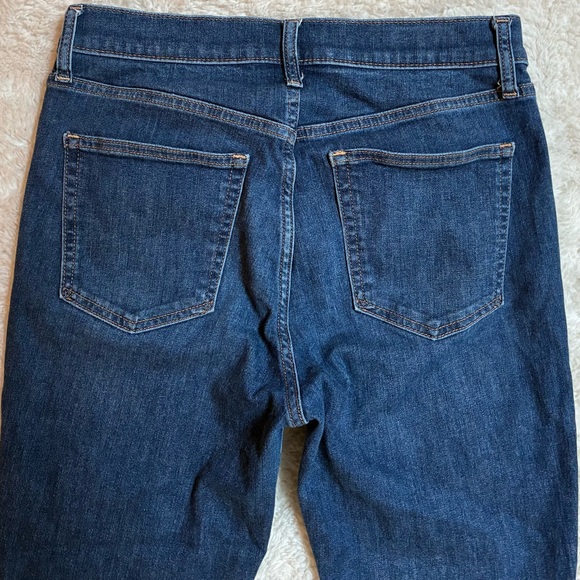 Gap's High Rise True Skinny Jeans in Dark Wash - Picture 6 of 8